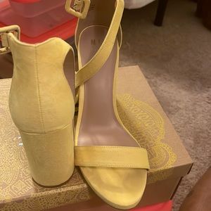 Womens heels size 9.. GUC..